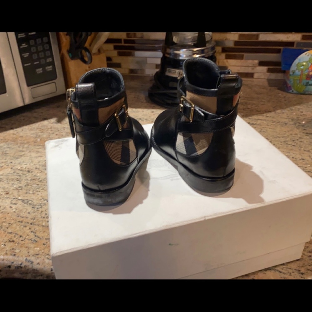 Children’s Burberry booties - Picture 4 of 7